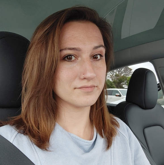 Meet your Posher, Sarah - Picture 2 of 2